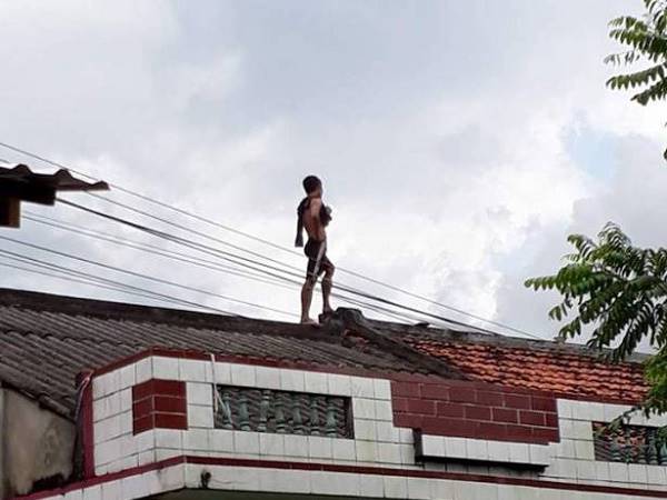 Mơ thấy mình trèo lên mái nhà mang ý nghĩa gì, đánh con lô đề nào?