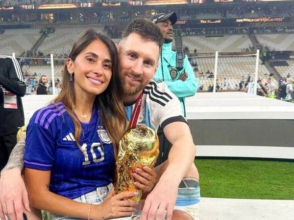 Nếu áp dụng luật FIFA thì vợ con Messi không nằm ngoài tầm ngắm