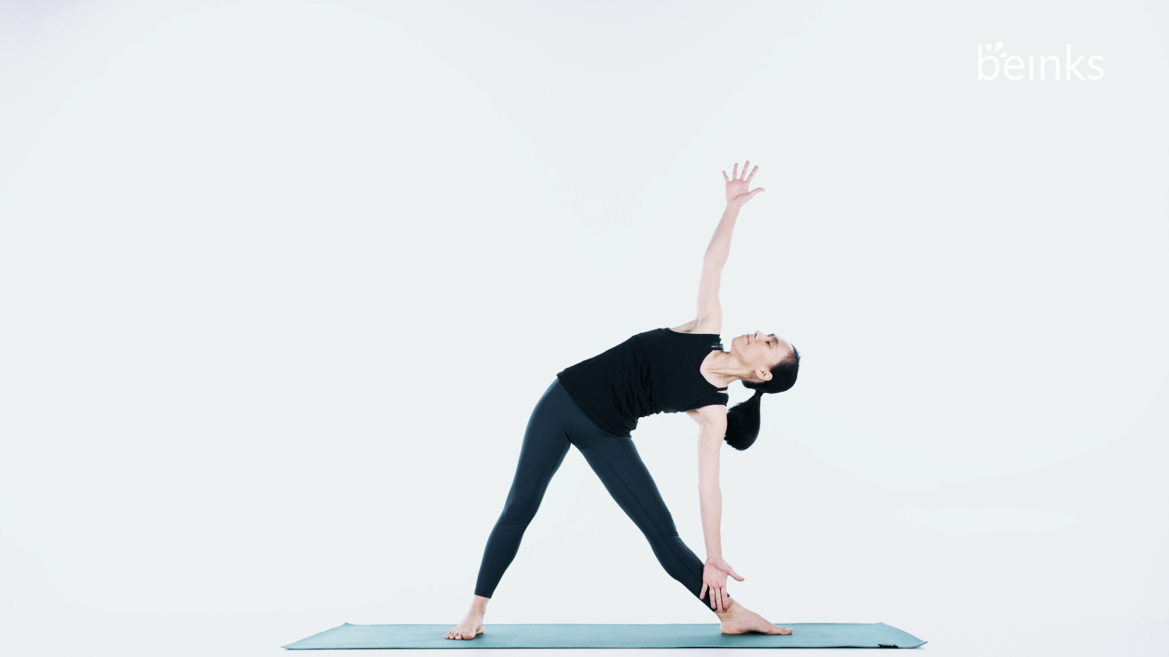 Tư thế tam giác (Trikonasana)